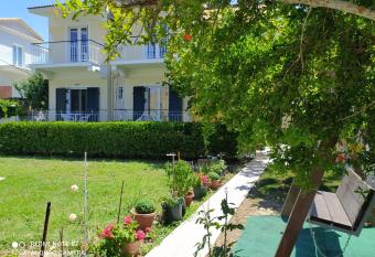 Elenas Garden has Balcony rooms