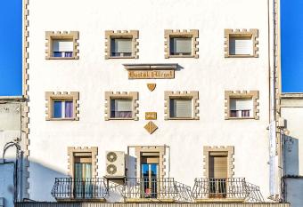 Hostal Urgell allows 18 year olds to book a room