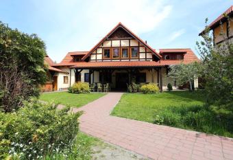 GO  CINIEC G  ODOWO has Balcony rooms