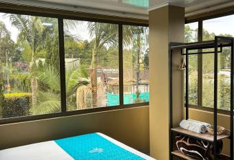 Hotel Campo Real allows 18 year olds to book a room