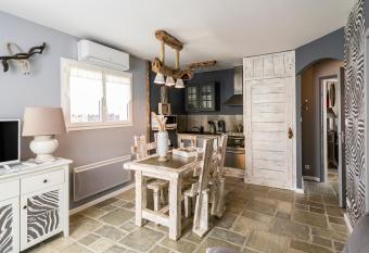 H  tel particulier - Les cottages du Bassin d Arcachon - Prestations de charme- Petit-d  jeuner sur demande allows 18 year olds to book a room