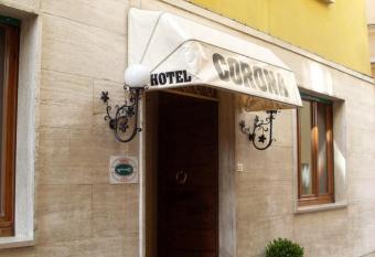 Albergo Corona has Balcony rooms
