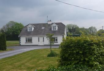 Cloonboo Lodge on Wild Atlantic Way Sleeps 12 allows 18 year olds to book a room