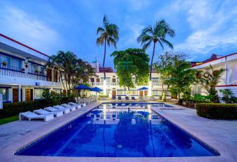 Hotel Hacienda Vallarta - Playa Las Glorias allows 18 year olds to book a room