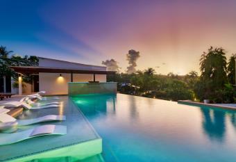 Calabash Hotel has Balcony rooms