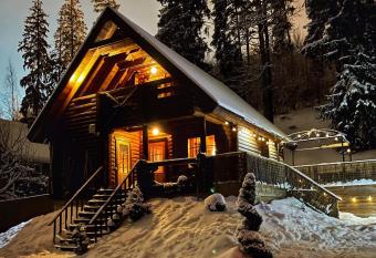 Kelgum  e allows 18 year olds to book a room