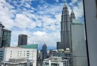 Soho Suites KLCC by C&C Fortune has rooms with a private hot tub