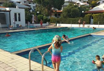 Oikismos Trikorfou has Balcony rooms