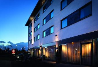 pentahotel Warrington allows 18 year olds to book a room