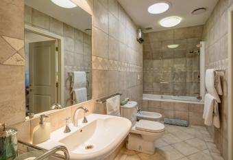 Queenstown Country Lodge has Balcony rooms