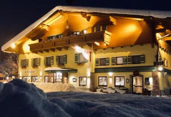 Landgasthof Reitsamerhof has Balcony rooms