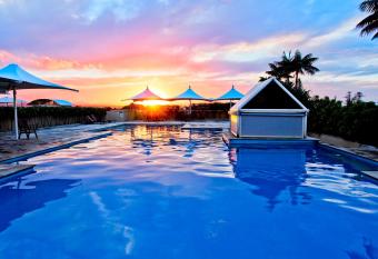 Oaks The Entrance Waterfront Suites allows 18 year olds to book a room