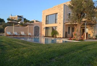 Villa Salla has Balcony rooms