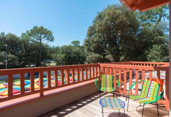 La Guitoune allows 18 year olds to book a room