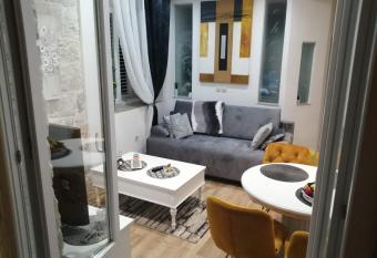 Cherry Luxury Apartment has Balcony rooms