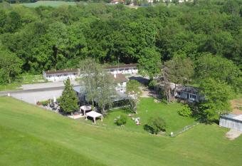 Relais de l A  rodrome has Balcony rooms