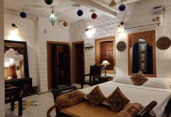 Shahi Guest House has Balcony rooms