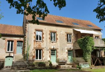 Le Moulin du Cluzeau has Balcony rooms