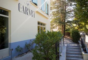 LOGIS HOTEL & RESTAURANT Le CARNOT allows 18 year olds to book a room