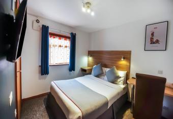 OYO Arinza Hotel, London Ilford allows 18 year olds to book a room