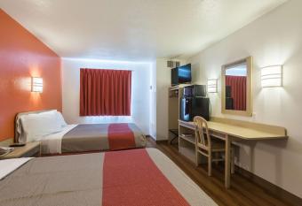 Motel 6 Dale has rooms with a private hot tub