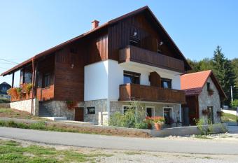 Sixteen Lakes Guest House has Balcony rooms