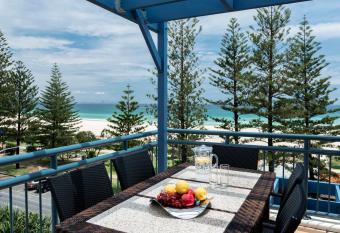 Oaks Gold Coast Calypso Plaza Suites allows 18 year olds to book a room