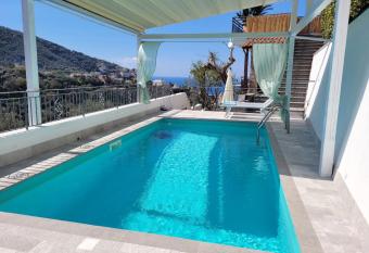 Relais Cannavacciuolo has Balcony rooms