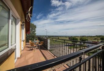 Willa Aleksandra has Balcony rooms