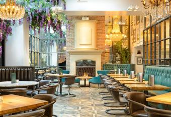 Black Ivy has Balcony rooms