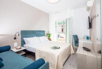 Hotel Pigalle allows 18 year olds to book a room