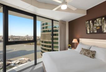 Oaks Brisbane on Felix Suites has Balcony rooms