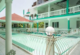 Diamond Villa Guest House has Balcony rooms