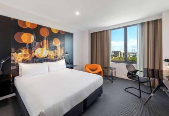 Radisson On Flagstaff Gardens Melbourne allows 18 year olds to book a room