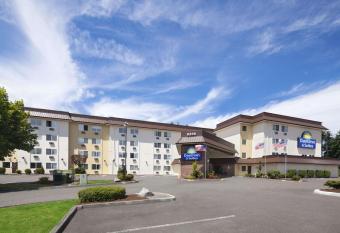 Days Inn by Wyndham Lacey Olympia Area allows 18 year olds to book a room