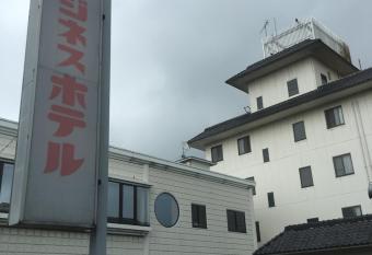 Business Hotel Ishimura allows 18 year olds to book a room