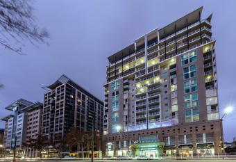 Oaks Adelaide Embassy Suites allows 18 year olds to book a room