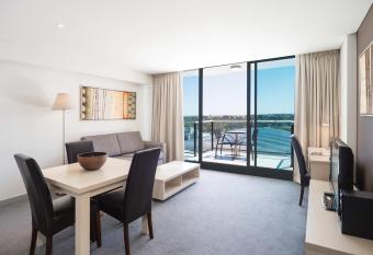 Oaks Adelaide Horizons Suites has Balcony rooms