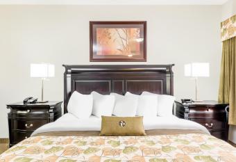 Ramada by Wyndham Olds has rooms with a private hot tub