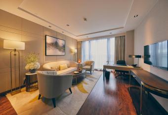 LJZ Supreme Tower Hotel                       allows 18 year olds to book a room