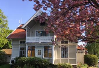 Villa Frideborg allows 18 year olds to book a room