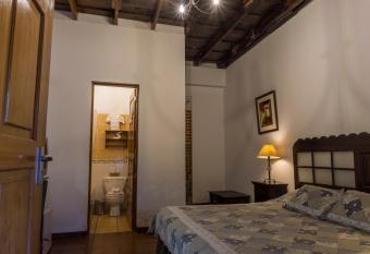 Hostal San Nicolas has rooms with a private hot tub