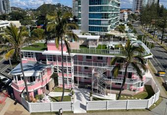 The Pink Hotel Coolangatta allows 18 year olds to book a room