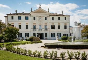 Villa Volpi allows 18 year olds to book a room