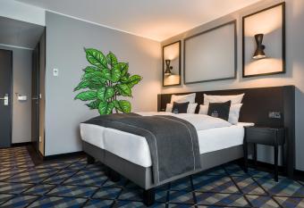 the niu Square allows 18 year olds to book a room