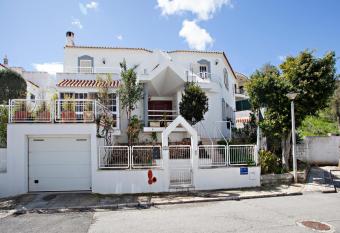 Villa Monaco has Balcony rooms