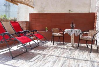 Studio Apartment Garden allows 18 year olds to book a room