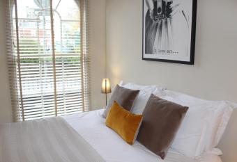 Bendene Townhouse - Exeter allows 18 year olds to book a room