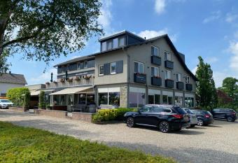 Hotel de Plank allows 18 year olds to book a room