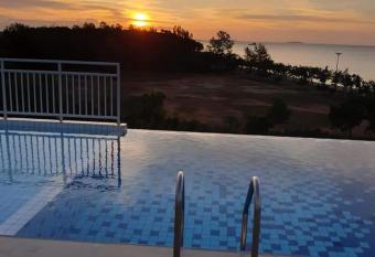 Mosaic Condominium AD64M has Balcony rooms